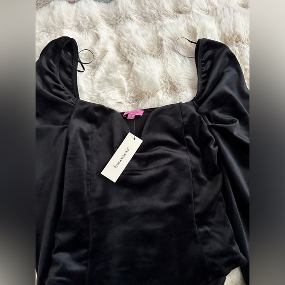 NWT Francesca’s size s faux velvet black body suit with puff sleeve - Picture 6 of 12